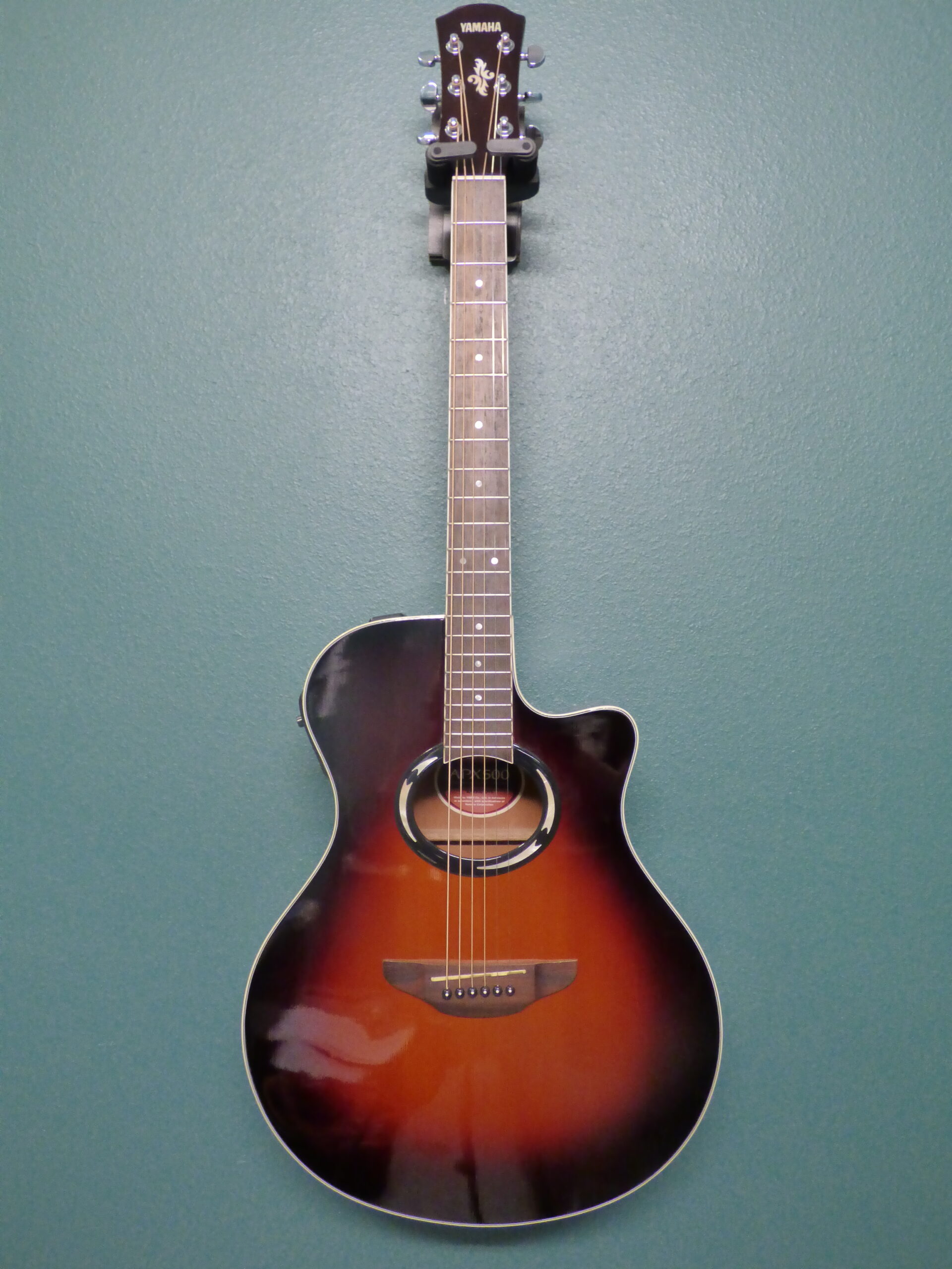 Yamaha APX500 Acoustic Electric Guitar McLuthier